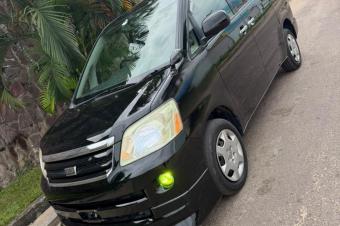 TOYOTA NOHA A VENDRE  KINSHASA 