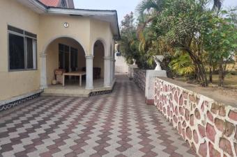 VILLA A VENDRE DANS LA COMMUNE DE NGALIEMA MACAMPAGNE 