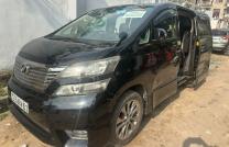Toyota Alphard  Plaque BW Automatique à 11500 à discuter 0893836485 mediacongo