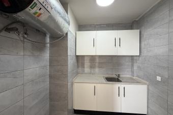 Studio flambant neuf  vendre de  25m2 avec cuisine et sanitaire  la Gombe A  fleuve congo htel idal pour airbnb ou un bureau priv 