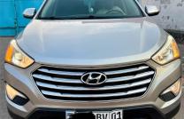 Huyndai santa fe xl 2015 Full option Moteur essence ⛽️ Boîte automatique Couleur d’origine 3banquette Intérieur cuire Siege electrique Climatisation Canada Climatisation c mediacongo
