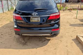 Huyndai santa fe 2015 Sans plaque  Couleur dorigine  3banquette  Moteur 6 cylindre  Volant gauche  Intrieur cuire  Prix 11000 dernier prix svp  Contact0828482474