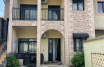 Parcelle de 750 mètre carré à vendre à UPN contenant un immeuble de 2 appartements de 2 ch et une maison basse de 3 ch et 2 ch 450000 dollars à discuter légèrement revenue 2200$ mediacongo