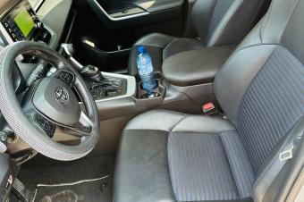  TOYOTA RAV4 HYBRIDE  PLAQUE BW TRS RCENTE  COULEUR DORIGINE PARTOUT  VOLANT GAUCHE ANNE 2021 FULL OPTIONS  TOIT PANORAMIQUE ET OUVRANT AVEC BAFFLES JBL COFFRE AUTOMATIQU
