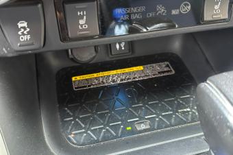  TOYOTA RAV4 HYBRIDE  PLAQUE BW TRS RCENTE  COULEUR DORIGINE PARTOUT  VOLANT GAUCHE ANNE 2021 FULL OPTIONS  TOIT PANORAMIQUE ET OUVRANT AVEC BAFFLES JBL COFFRE AUTOMATIQU