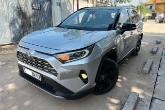  TOYOTA RAV4 HYBRIDE  PLAQUE BW TRS RCENTE  COULEUR DORIGINE PARTOUT  VOLANT GAUCHE ANNE 2021 FULL OPTIONS  TOIT PANORAMIQUE ET OUVRANT AVEC BAFFLES JBL COFFRE AUTOMATIQU