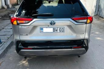  TOYOTA RAV4 HYBRIDE  PLAQUE BW TRS RCENTE  COULEUR DORIGINE PARTOUT  VOLANT GAUCHE ANNE 2021 FULL OPTIONS  TOIT PANORAMIQUE ET OUVRANT AVEC BAFFLES JBL COFFRE AUTOMATIQU