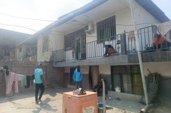 VENTE PARCELLE AVEC BTIMENT R1 TYPE LOCATIF  LIMETE 1 RUE FUNA FORGERON