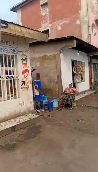 VENTE PARCELLE COMMERCIALE SUR MACADAM  BARUMBU RF. KABINDA