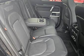 Land Rover Defender 2023 Full option  Sans plaque  Diesel   Toit panoramique  Automatique  Moteur impeccable   Prix  70.000  discuter lgrement  Localisation appel 