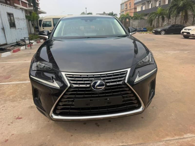 Lexus 2020 sans plaque  Full full option toit panoramique Prix 21000 suka  Localisation appel 