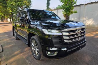 Land cruiser VX.R 2025 modifi bote automatique essence  6 cylindres 0893836485  