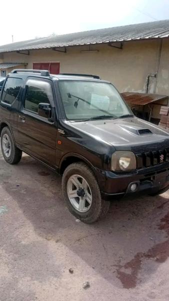Suzuki Jimny Sans plaque Tout est nickel 6800 lisolo