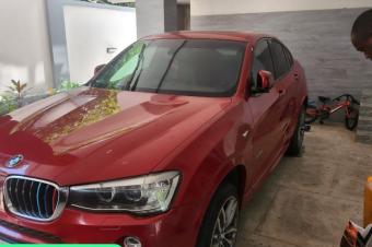 BMW x4 xdrive Anne de fabrication 2014 Automatique  Full option  4cylyndre  Diesel  Volant droit  Couleur dorigine  Climatis  Toit ouvrant  Camra de recule sensor 88000km Aucun