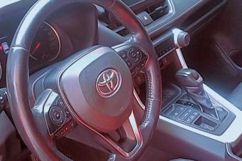 Rav 4 non hybride  Volant gauche  Automatique  Climatis  Moteur impeccable   Prix  19.000  Localisation appel 