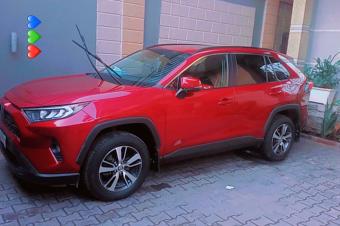 Rav 4 non hybride  Volant gauche  Automatique  Climatis  Moteur impeccable   Prix  19.000  Localisation appel 