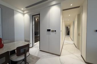 Trs bel appartement meubl flambant neuf disponible pour un contrat  longue dure dans limmeuble le plus pris au cur de la Gombe avec le plus grand club house complet 