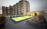 Très bel appartement meublé disponible immédiatement à la vente dans un immeuble moderne avec piscine et salle de sport non loin de l’institut français 