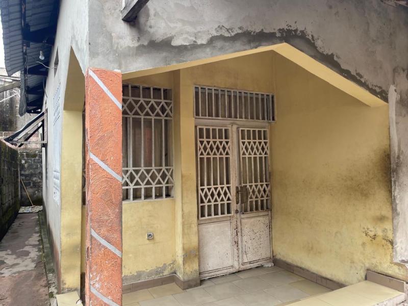 Vente dune Parcelle  Mbudi avec une Grande maison  Annexe