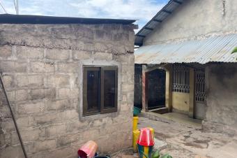 Vente dune Parcelle  Mbudi avec une Grande maison  Annexe