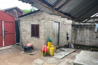 Vente dune Parcelle  Mbudi avec une Grande maison  Annexe