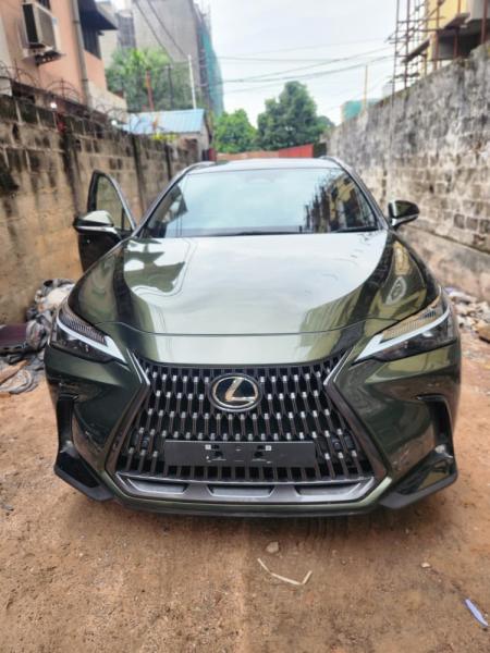Lexus NX350h 2025 Toit panoramique  Camra de recule  Intrieur cuir rouge  30.000 dernier prix  Localisation appel