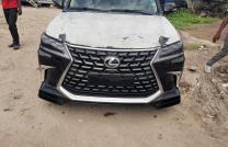 Lexus 570 Sans plaque  Full option Caméra reculer  Automatique  Essence ⛽️  Tout est nickel ici Prix :33000$ dernier prix svp  Contact :0828482474 mediacongo