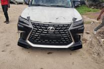 Lexus 570 Sans plaque  Full option Caméra reculer  Automatique  Essence ⛽️  Tout est nickel ici Prix :33000$ dernier prix svp  Contact :0828482474 automobile_motos_velos_engins_et_pieces
