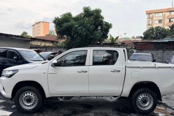 Toyota hilux 2025 sans plaque zro kilomtrage diesel manuelle 4cylinder 3 cle prix 52000 a discuter
