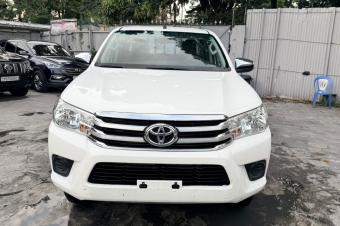 Toyota hilux 2025 sans plaque zro kilomtrage diesel manuelle 4cylinder 3 cle prix 52000 a discuter