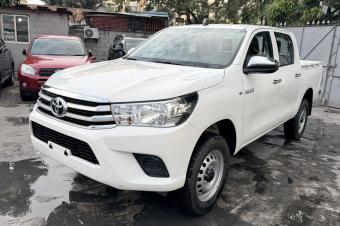Toyota hilux 2025 sans plaque zro kilomtrage diesel manuelle 4cylinder 3 cle prix 52000 a discuter