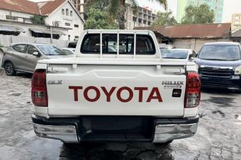 Toyota hilux 2025 sans plaque zro kilomtrage diesel manuelle 4cylinder 3 cle prix 52000 a discuter