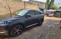 Toyota Harrier nouveau ? couleur retouches très propre au cfao moteur boite impeccable climatisation ok plaque AM10 dernier prix 13500$ soki lisolo en face localisation mbudi mediacongo