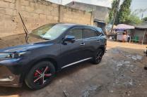 Toyota Harrier nouveau ? couleur retouches très propre au cfao moteur boite impeccable climatisation ok plaque AM10 dernier prix 13500$ soki lisolo en face localisation mbudi automobile_motos_velos_engins_et_pieces
