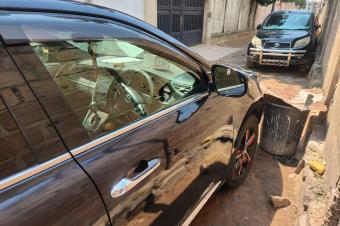 Toyota Harrier nouveau  couleur retouches trs propre au cfao moteur boite impeccable climatisation ok plaque AM10 dernier prix 13500 soki lisolo en face localisation mbudi