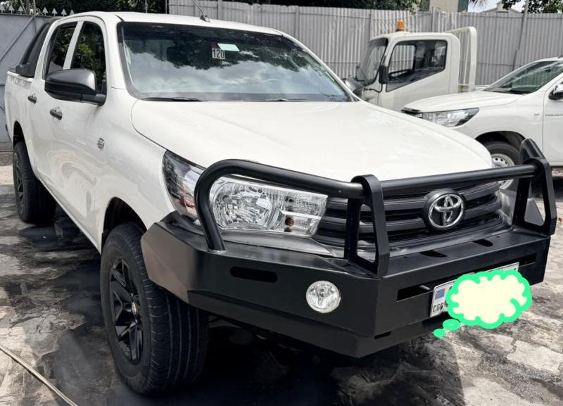 Hilux 2023 moteur 5l diesel manuelle Kilomtrage 2700 4cylinder prix 44000 a discuter