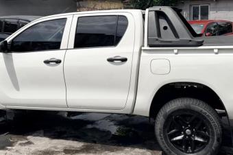 Hilux 2023 moteur 5l diesel manuelle Kilomtrage 2700 4cylinder prix 44000 a discuter