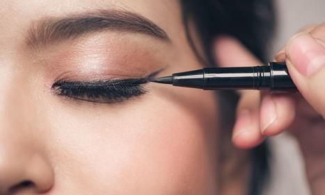 Infos congo - Actualités Congo - -Comment réussir son trait d'eye-liner ?