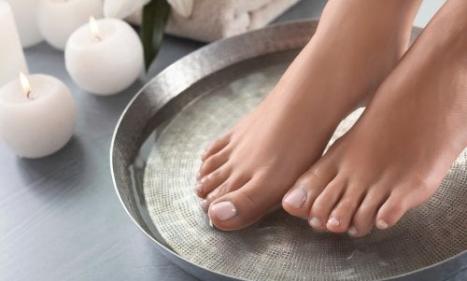Infos congo - Actualités Congo - -Adoucir naturellement les pieds très secs : les méthodes