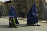 Afghanistan : les talibans rendent obligatoire la burqa en public