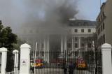 Le Parlement sud-africain à Cape Town en proie à un violent incendie