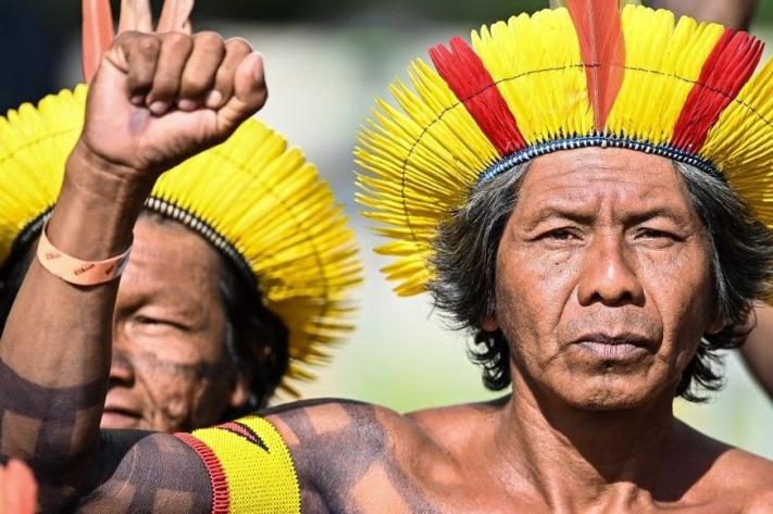 Bresil: des milliers de militants indigènes se rassemblent à Brasilia afin de faire valoir les droits sur leurs terres ancestrales