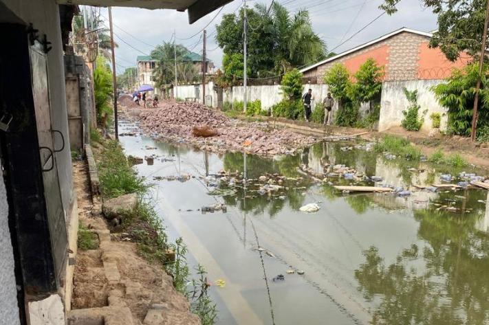 Kinshasa/Ngaliema : à Kinsuka Pêcheur, les habitants dénoncent l’arrêt des travaux de l’avenue Maï-Ndombe