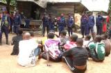 Beni : la police présente 12 présumés bandits à la presse