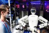 Barman 5G et métavers: au Salon mondial du mobile, des gadgets en vedette