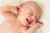 Médecine : Inciser la langue des bébés, une opération trop à la mode