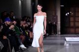 Fashion Week de Paris: Bella Hadid se fait « peindre » une robe chez Coperni 