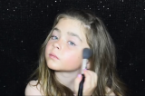 A 6 ans, elle donne des conseils beauté sur YouTube