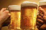 Alcool : les grands verres incitent à boire plus