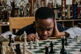 Un jeune champion nigérian d'échecs invité par Bill Clinton